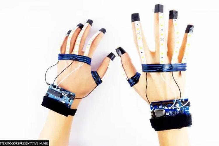 talking gloves